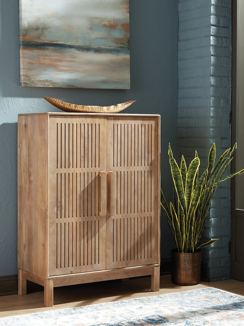 Pellamour Bar Cabinet - Watson's 87 Furniture (Middlefield,OH)