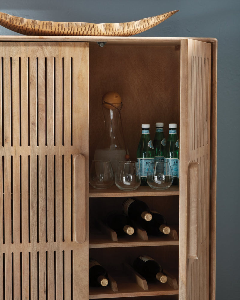 Pellamour Bar Cabinet - Watson's 87 Furniture (Middlefield,OH)