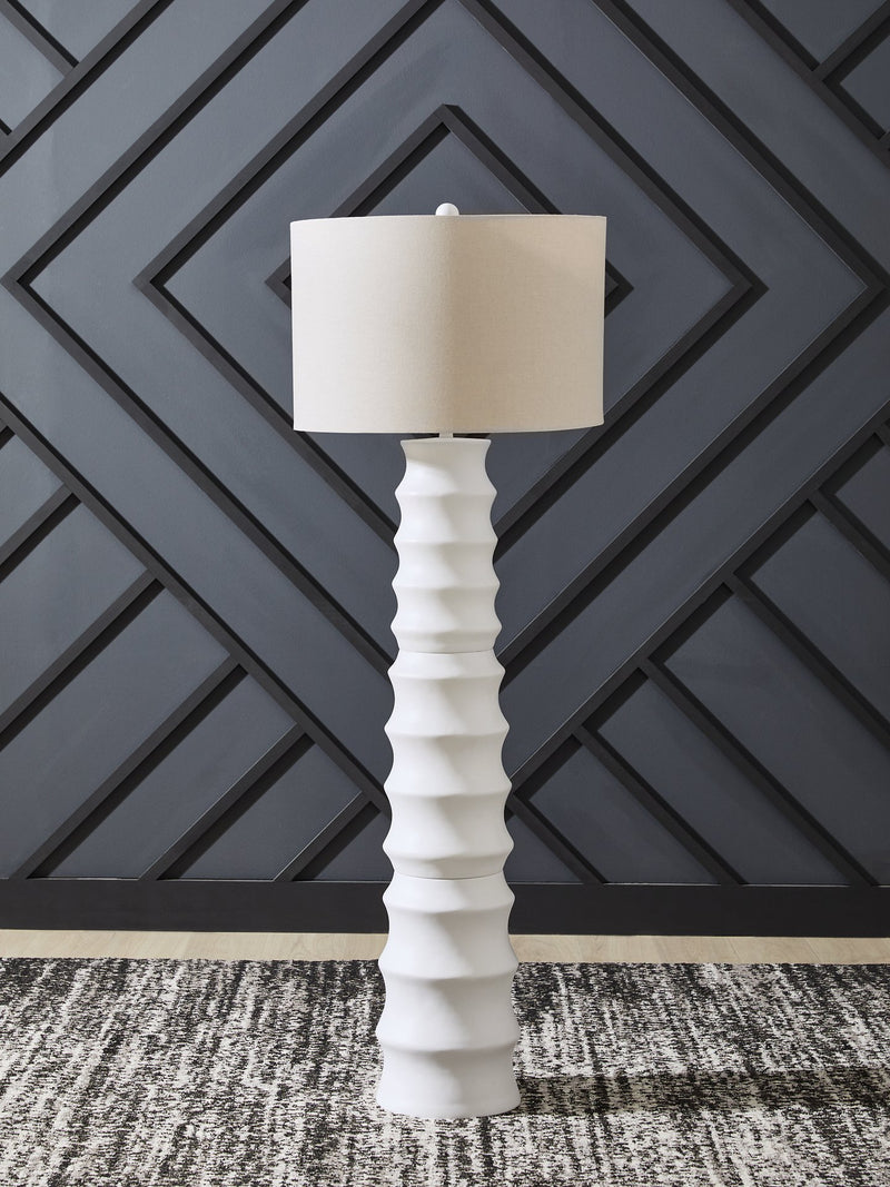 Veraleigh Floor Lamp - Watson's 87 Furniture (Middlefield,OH)